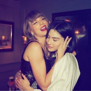 PLEASE BUY MY STUFF I AM BROKEEEEE